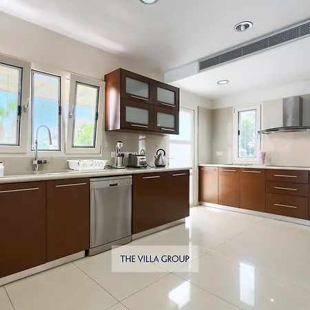 534643 Willa Pafos